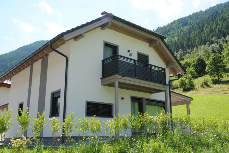 Alu-Balkongeländer Modell A100 M13 in Anthrazitgrau, Referenzprojekt Lungau (Salzburg), Bild 2