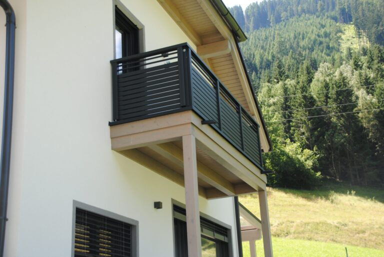 Alu-Balkongeländer Modell A100 M13 in Anthrazitgrau, Referenzprojekt Lungau (Salzburg), Bild 4