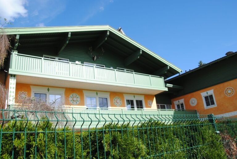 Alu-Balkongeländer Modell A100 D1 in Resedagrün, Referenzprojekt Flachgau (Salzburg), Bild 2