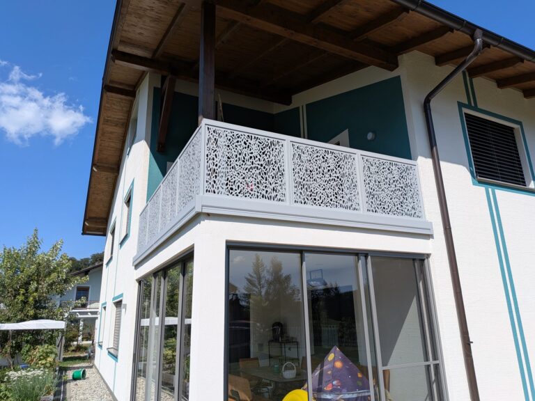 Alu-Balkongeländer Modell A200 B1 in Weißaluminium, Referenzprojekt Innviertel (Oberösterreich), Bild 2