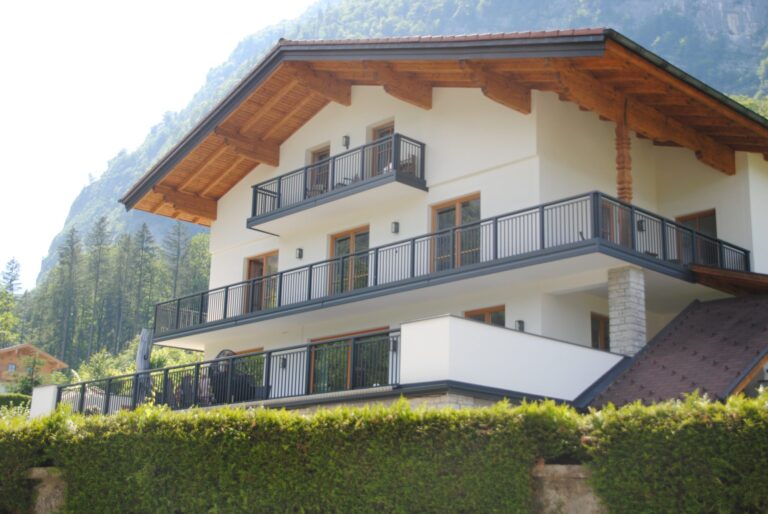 Alu-Balkongeländer Modell A100 P4 in Anthrazitgrau, Referenzprojekt Tennengau (Salzburg), Bild 2