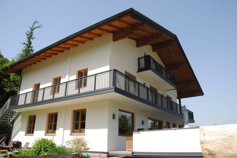Alu-Balkongeländer Modell A100 P4 in Anthrazitgrau, Referenzprojekt Tennengau (Salzburg), Bild 4