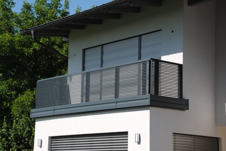 Alu-Balkongeländer Modell A200 M3 in Anthrazitgrau, Referenzprojekt Flachgau (Salzburg), Bild 4