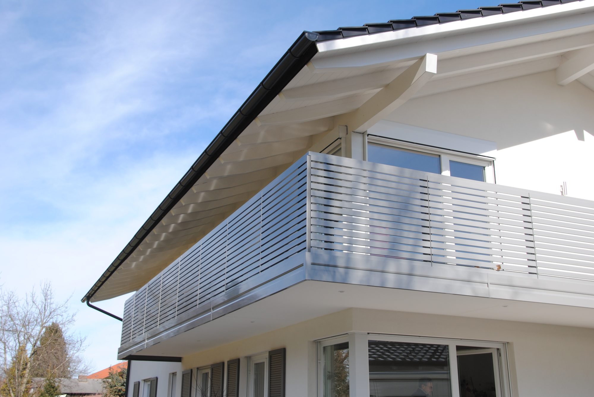Alu-Balkongeländer Modell A200 M2 in Staubgrau, Referenzprojekt Stadt Salzburg