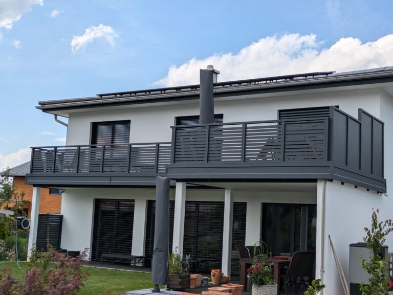 Alu-Balkongeländer Modell A100 M1 + B1 in Anthrazitgrau, Referenzprojekt Landkreis Traunstein (Bayern), Bild 2