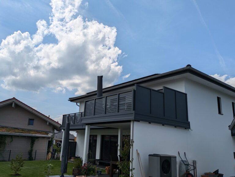 Alu-Balkongeländer Modell A100 M1 + B1 in Anthrazitgrau, Referenzprojekt Landkreis Traunstein (Bayern), Bild 4