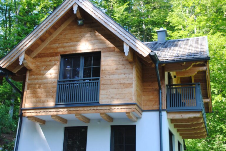 Alu-Balkongeländer Modell A100 P1 in Umbragrau, Referenzprojekt Flachgau (Salzburg), Bild 5