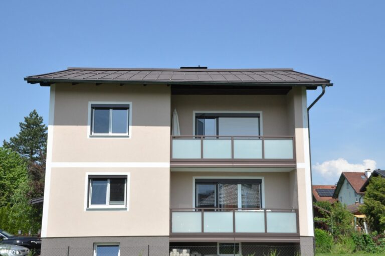 Glas-Balkongeländer Modell A100 V0 in Rostiges Eisen, Referenzprojekt Flachgau (Salzburg), Bild 2