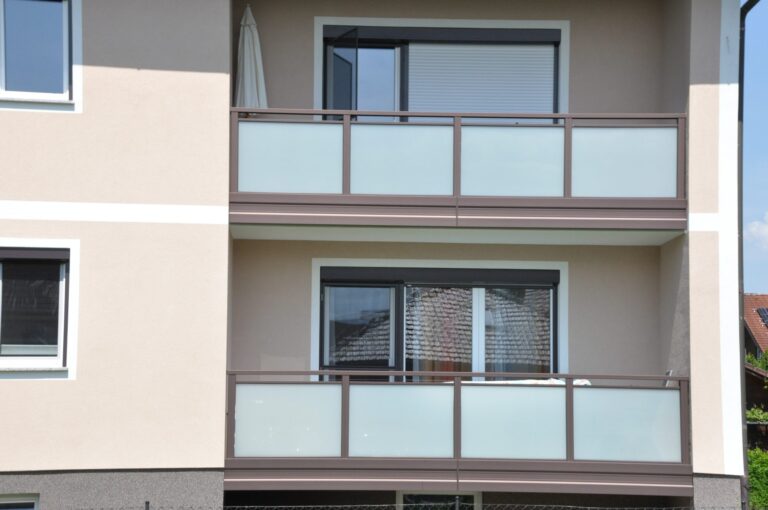 Glas-Balkongeländer Modell A100 V0 in Rostiges Eisen, Referenzprojekt Flachgau (Salzburg), Bild 4