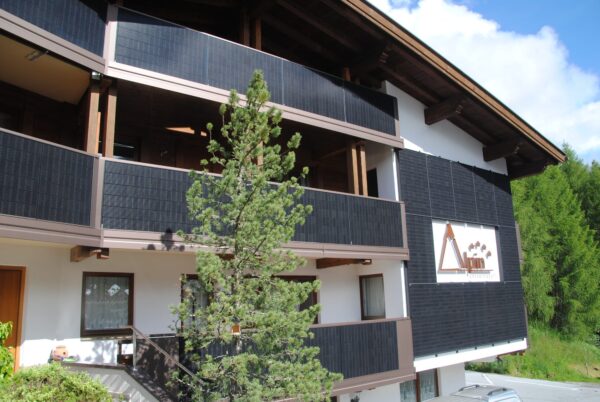 Solarbalkon Modell A200 PV + B2 in Rostiges Eisen, Referenzprojekt Ötztal (Tirol)