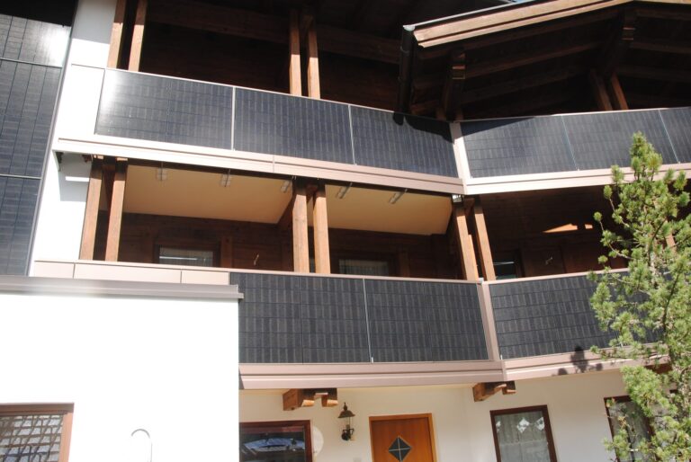 Solarbalkon Modell A200 PV + B2 in Rostiges Eisen, Referenzprojekt Ötztal (Tirol), Bild 2