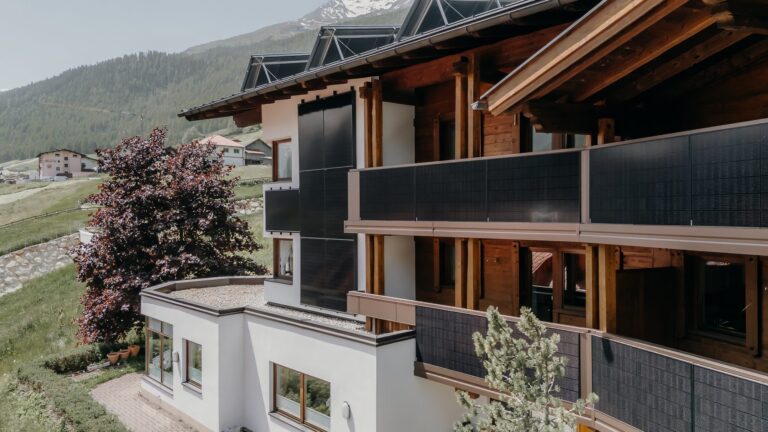 Solarbalkon Modell A200 PV + B2 in Rostiges Eisen, Referenzprojekt Ötztal (Tirol), Bild 3