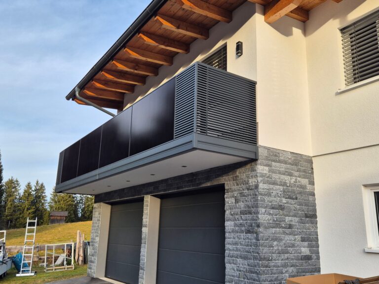 Solarbalkon Modell A200 PV + M3 in Anthrazitgrau, Referenzprojekt Pongau (Salzburg), Bild 3