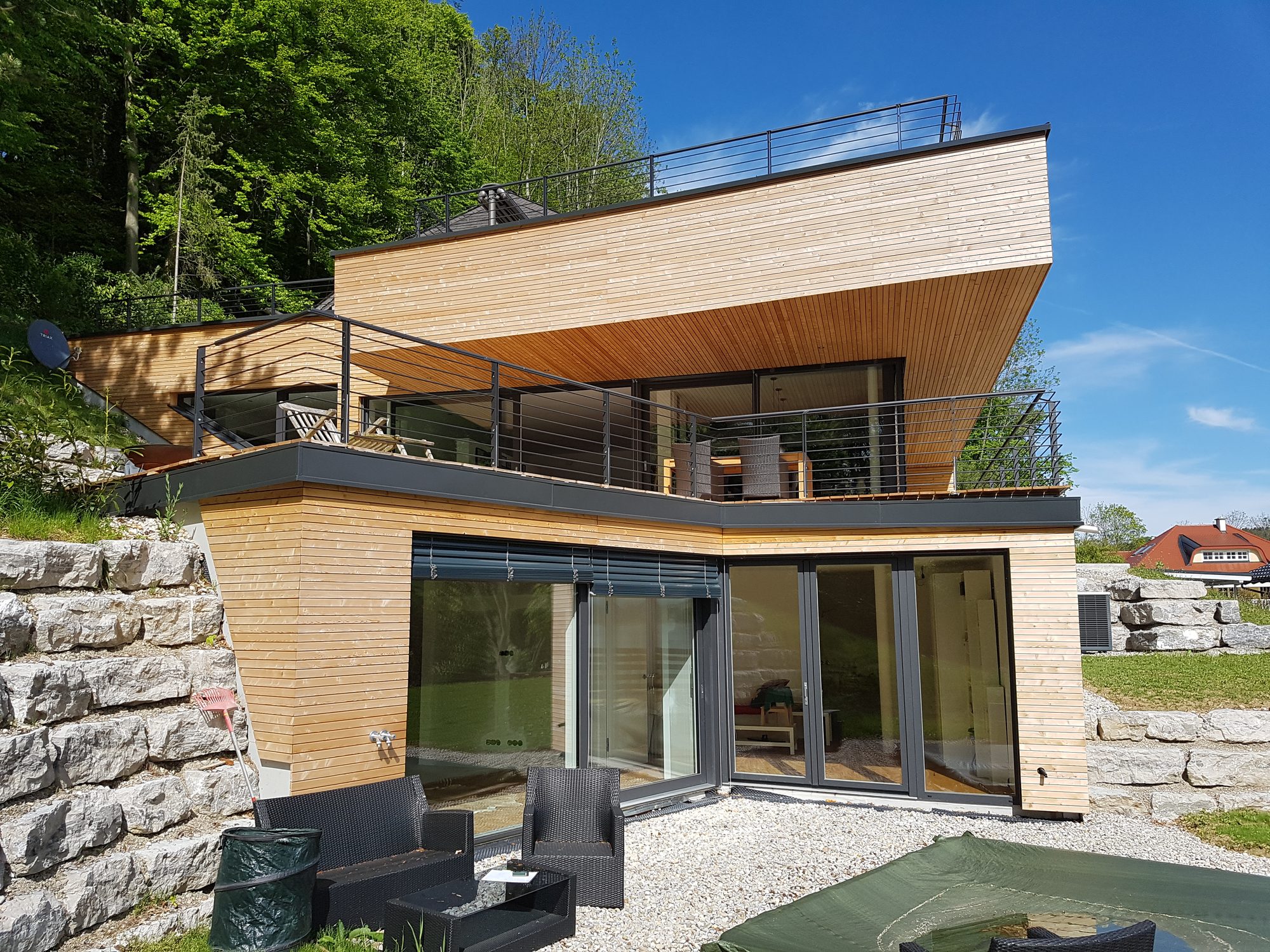 Stahlbalkon Modell S200 E31 in DB703 Eisenglimmer, Referenzprojekt Landkreis Traunstein (Bayern)