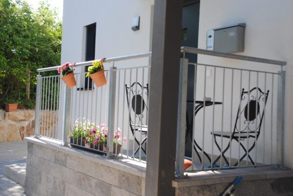 Stahlbalkon Modell S100 E01 feuerverzinkt, Referenzprojekt Flachgau (Salzburg)